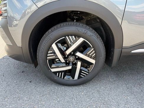 New 2025 Nissan Kicks SV w/ Illumination Package image 9