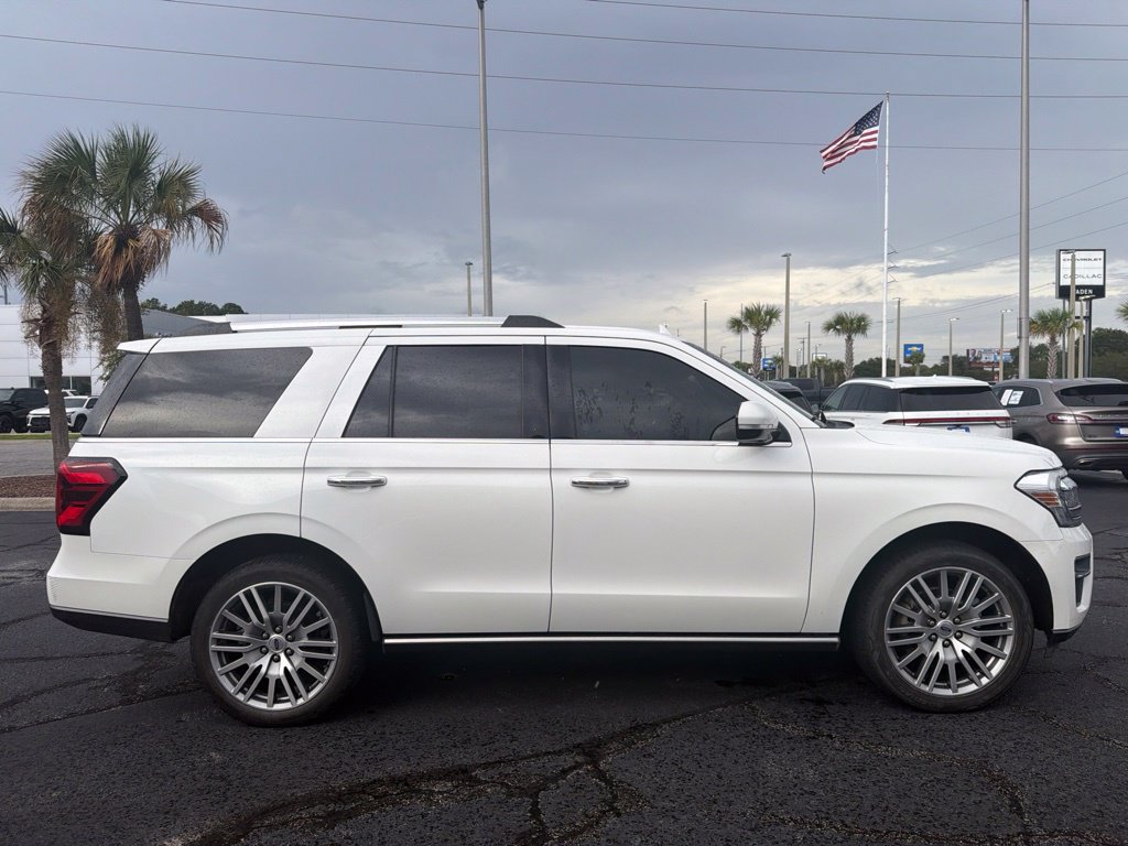 Used 2022 Ford Expedition Limited RWD image 4