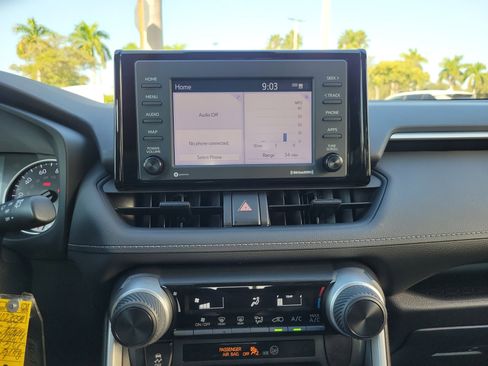 Used 2022 Toyota RAV4 LE image 22