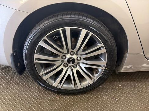 Used 2014 Kia Cadenza Premium w/ Luxury Package image 38