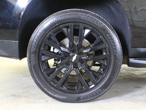 Used 2023 Chevrolet Suburban LT w/ Luxury Package AWD/4WD image 27