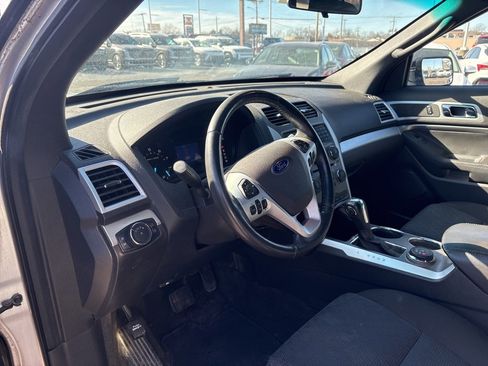 Used 2013 Ford Explorer XLT image 12