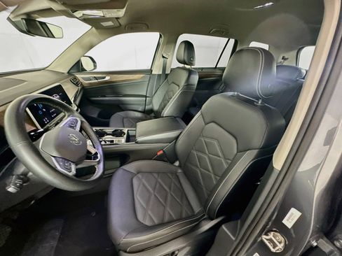 Used 2025 Volkswagen Atlas SE FWD image 13