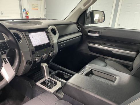 Used 2020 Toyota Tundra SR5 w/ SR5 Upgrade Package image 33