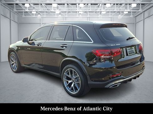 Used 2022 Mercedes-Benz GLC 300 4MATIC SUV image 4