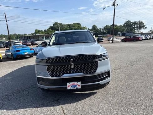 Used 2025 Lincoln Navigator Reserve AWD/4WD image 8