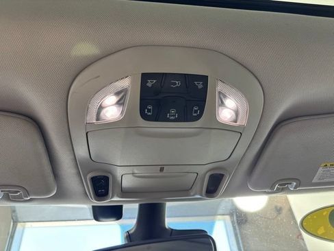 Used 2019 Chrysler Pacifica Limited w/ Tire & Wheel Group FWD image 20