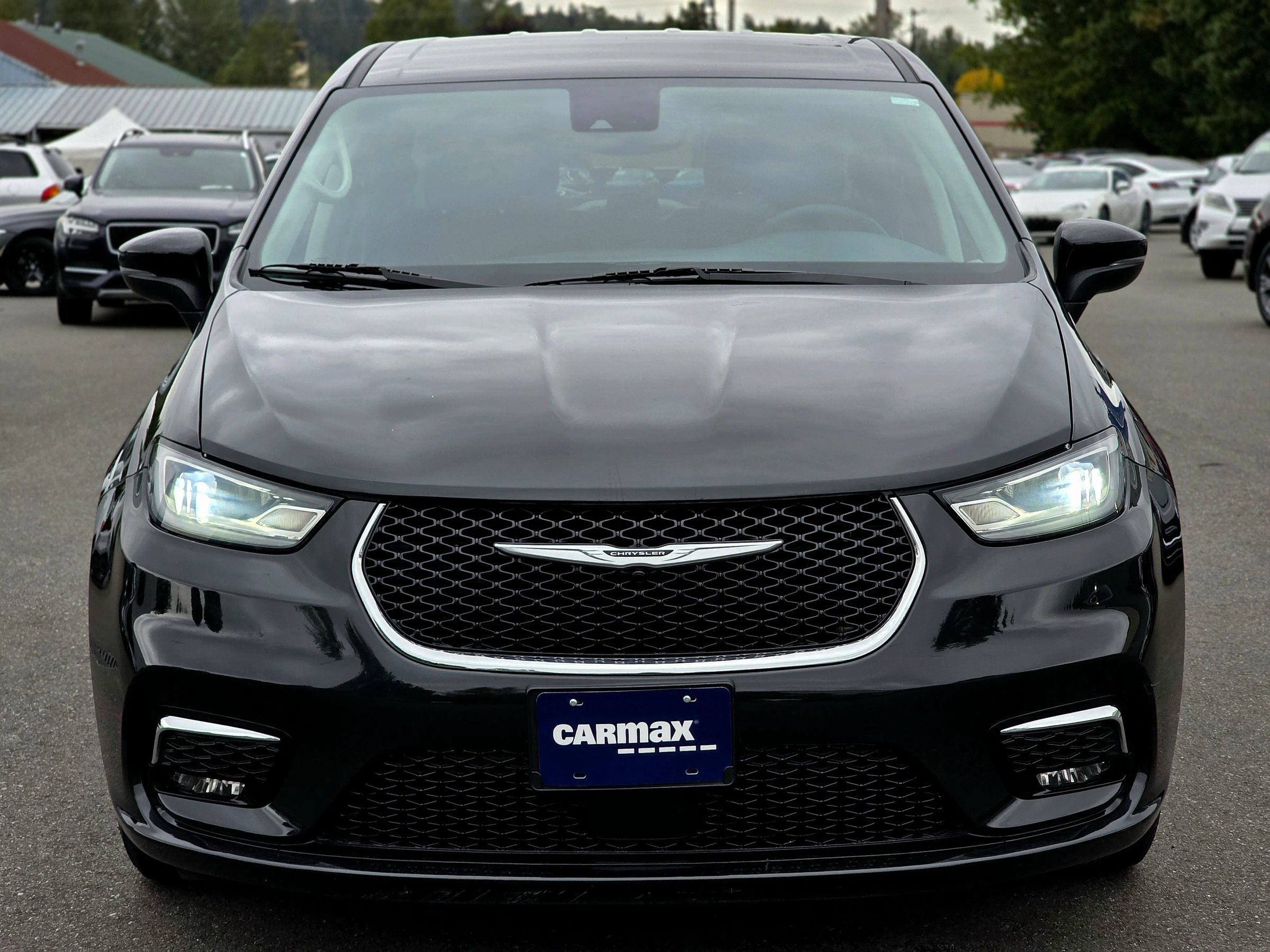 Used 2023 Chrysler Pacifica Touring-L FWD image 3