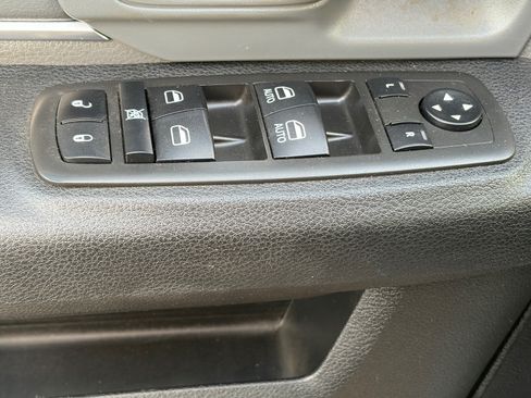 Used 2022 RAM 1500 Classic SLT RWD image 6