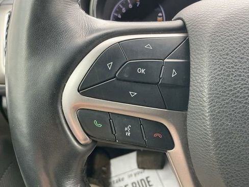 Used 2022 Jeep Grand Cherokee Laredo X image 14