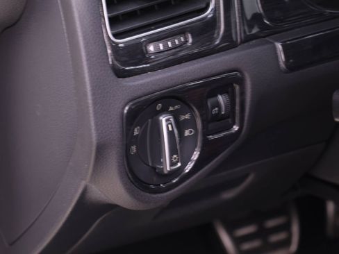 Used 2019 Volkswagen GTI SE image 15