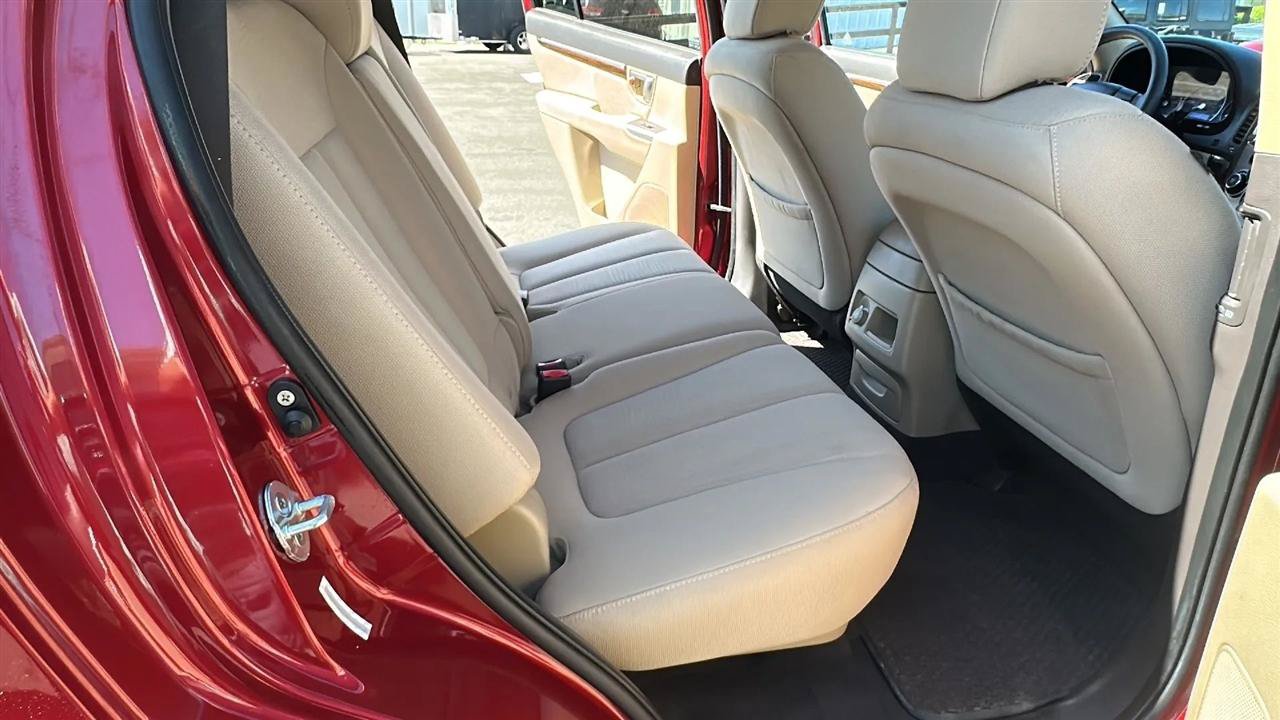 Used 2010 Hyundai Santa Fe GLS FWD image 32
