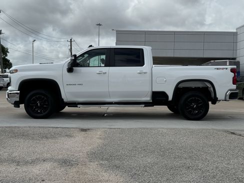 Used 2025 Chevrolet Silverado 2500 LT w/ Convenience Package image 7