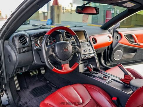 Used 2014 Nissan GT-R Premium w/ Premium Interior Package image 22
