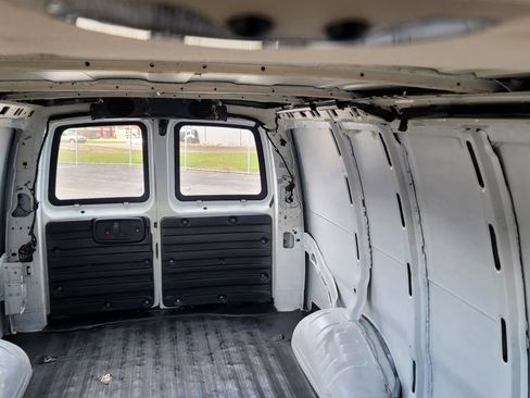 Used 2017 GMC Savana 2500 RWD image 26