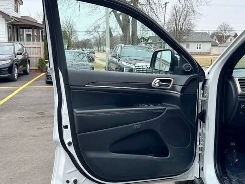 Used 2014 Jeep Grand Cherokee Limited w/ Luxury Group II image 9