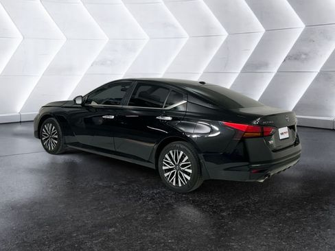 Used 2024 Nissan Altima 2.5 SV w/ SV Premium Package AWD/4WD image 6