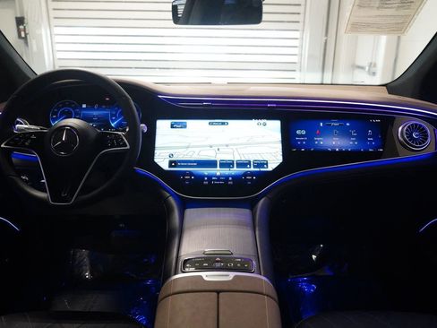 Used 2026 Mercedes-Benz EQS 550 4MATIC SUV image 16