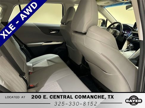 Used 2021 Toyota Venza XLE image 23