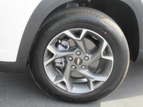 New 2025 Chevrolet Trax LT w/ Driver Confidence Package image 7