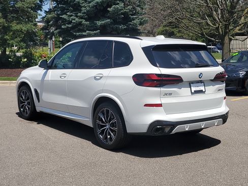 Certified 2024 BMW X5 xDrive40i w/ M Sport Package AWD/4WD image 4