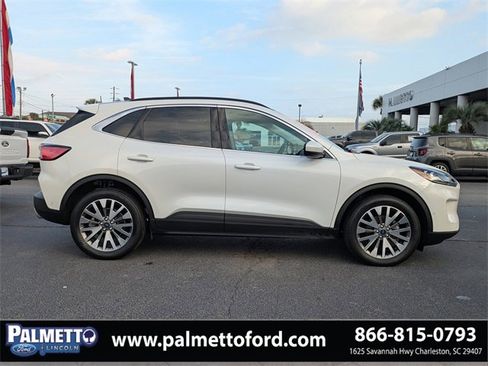 Used 2021 Ford Escape Titanium image 3