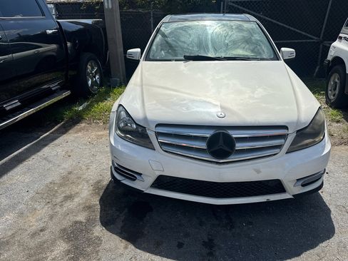 Used 2013 Mercedes-Benz C 250 Sedan image 2