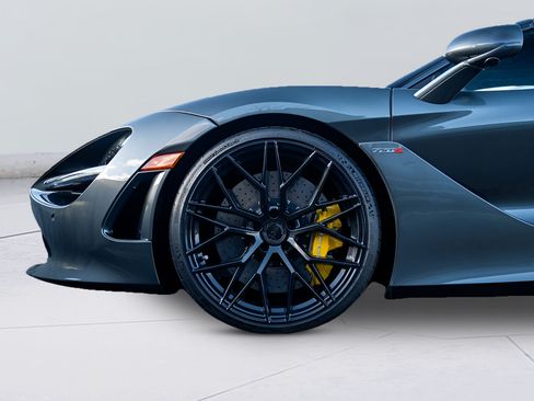 Used 2020 McLaren 720S Spider RWD image 23