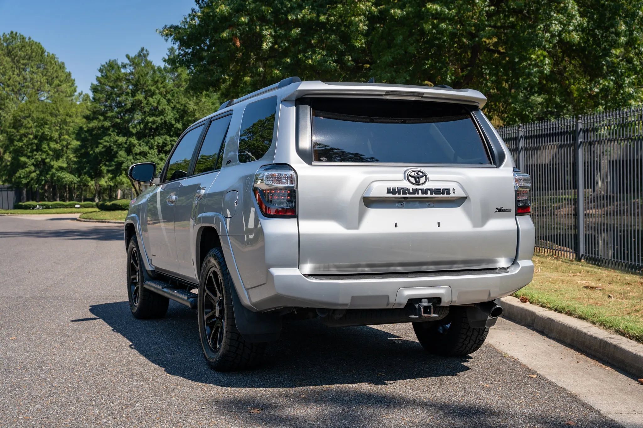 Used 2022 Toyota 4Runner SR5 Premium w/ Moonroof Package AWD/4WD image 7