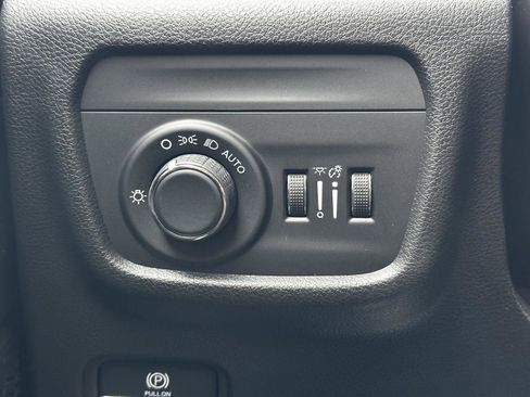 Used 2025 Jeep Grand Cherokee L Altitude AWD/4WD image 27