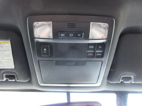 Used 2017 Toyota Tacoma Limited AWD/4WD image 21