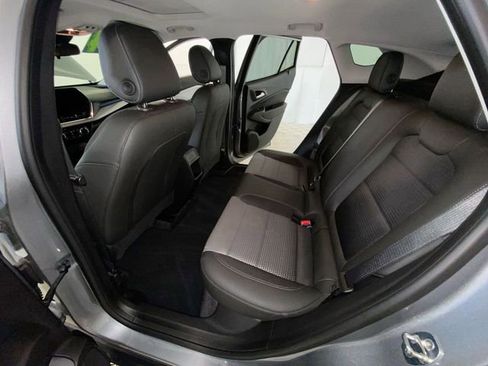 Used 2024 Chevrolet Trax LT w/ Sunroof Package FWD image 28