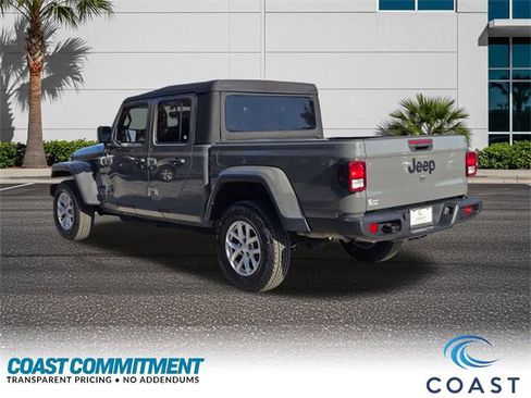 Used 2023 Jeep Gladiator Sport image 8