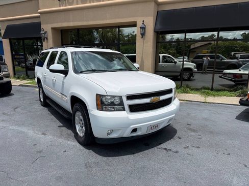 Used 2012 Chevrolet Suburban LT RWD image 2