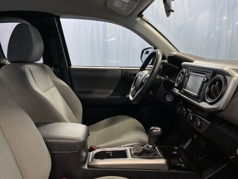 Used 2017 Toyota Tacoma 4x4 Access Cab image 35