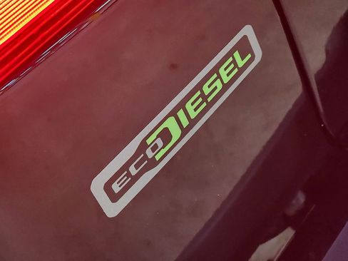 Used 2020 Jeep Wrangler Unlimited Sahara image 25