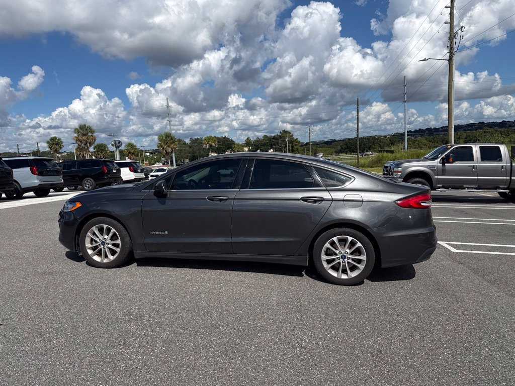 Used 2019 Ford Fusion SE FWD image 4