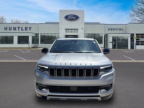 Used 2024 Jeep Wagoneer L Series II w/ Flexible Seating Group AWD/4WD image 2