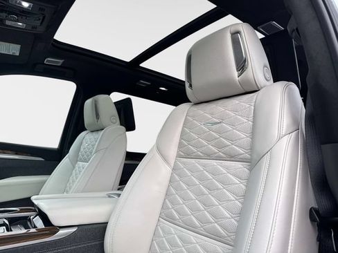 Used 2025 Cadillac Escalade ESV Sport Platinum AWD/4WD image 22