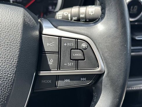 Used 2022 Toyota Highlander LE AWD/4WD image 23