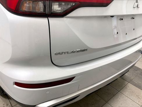 Used 2024 Mitsubishi Outlander SE image 28