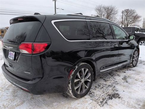 Used 2019 Chrysler Pacifica Limited w/ Tire & Wheel Group image 3