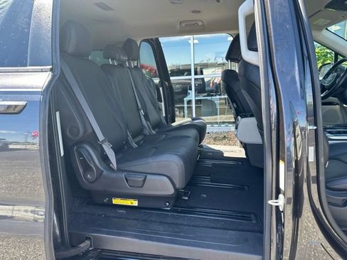 Used 2023 Kia Carnival EX FWD image 16