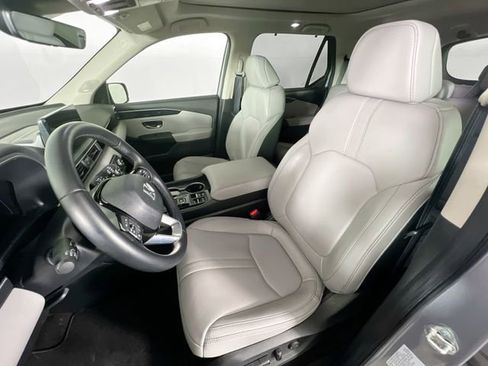Certified 2023 Honda Pilot Touring image 24