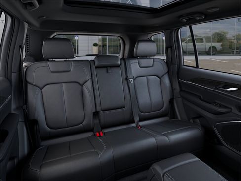 New 2025 Jeep Grand Cherokee Limited w/ Trailer Tow Package image 15