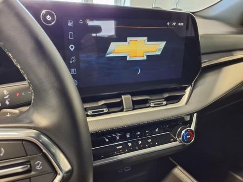 Used 2026 Chevrolet Equinox LT AWD/4WD image 8