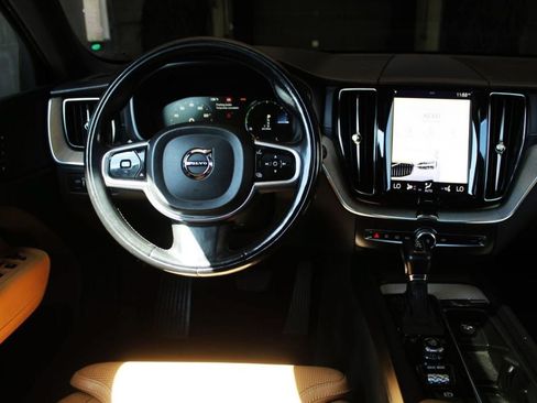 Used 2018 Volvo XC60 T6 Inscription w/ Luxury Seat Package AWD/4WD image 21