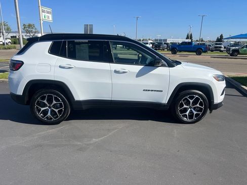 Used 2025 Jeep Compass Limited AWD/4WD image 12