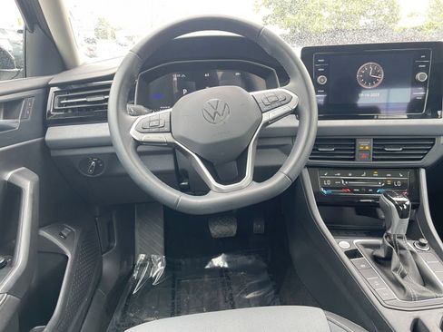 Used 2025 Volkswagen Jetta SE image 34