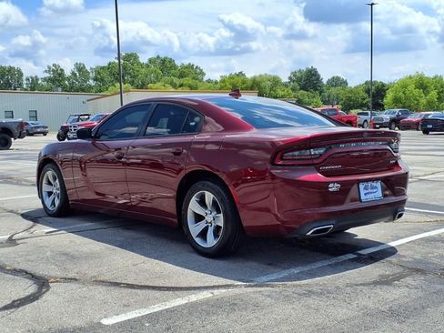 Used 2017 Dodge Charger SXT image 5